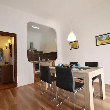 Old Town Yulia Apartment