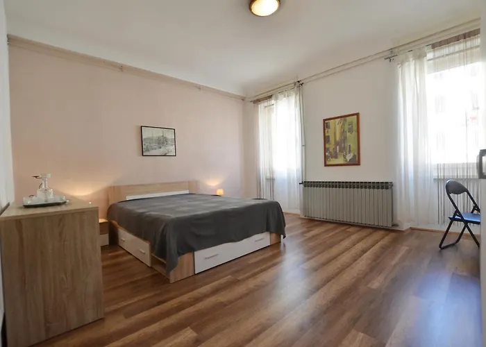 Old Town Yulia Apartman *