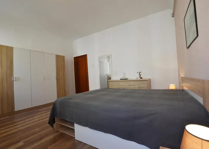 Old Town Yulia Apartman *